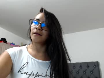 طيزها بيضا كبيرة وتتناك من زنجي زبره كبير