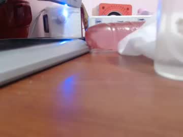 لبوة تصور بزازها و طيزها الجامدين