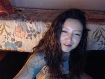 ينيك الشيميل في طيزها وينزل لبنه جوه