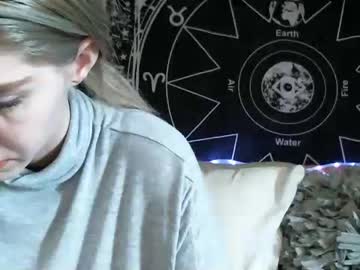 شرموطة تتناك من اتنين رجالة في الشارع