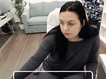 الزوجة المربربة تتناك من ثلاث زنوج