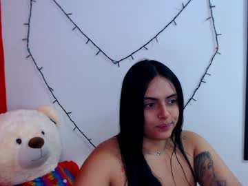 لبوة جسمها رهيب تتناك جماعي في متجر الالعاب الجنسية