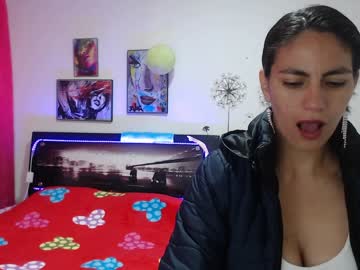 بنات شراميط يرقصو بملابس سكسيه في شقة دعارة