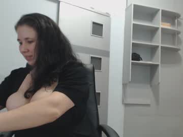 مرا متناكه تشلح الكيلوت وتقوله دخله بقا