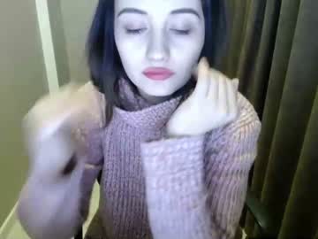 شرموطة هيجانة تبوس عشيقها وتسيح وتمص زبره