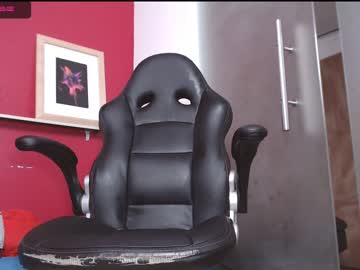 الام الشقراء الجميلة تتناك من صديق ابنها المقرب